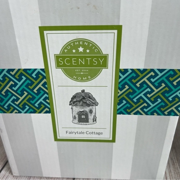 Scentsy Fairytale Cottage Warmer - Picture 2 of 7
